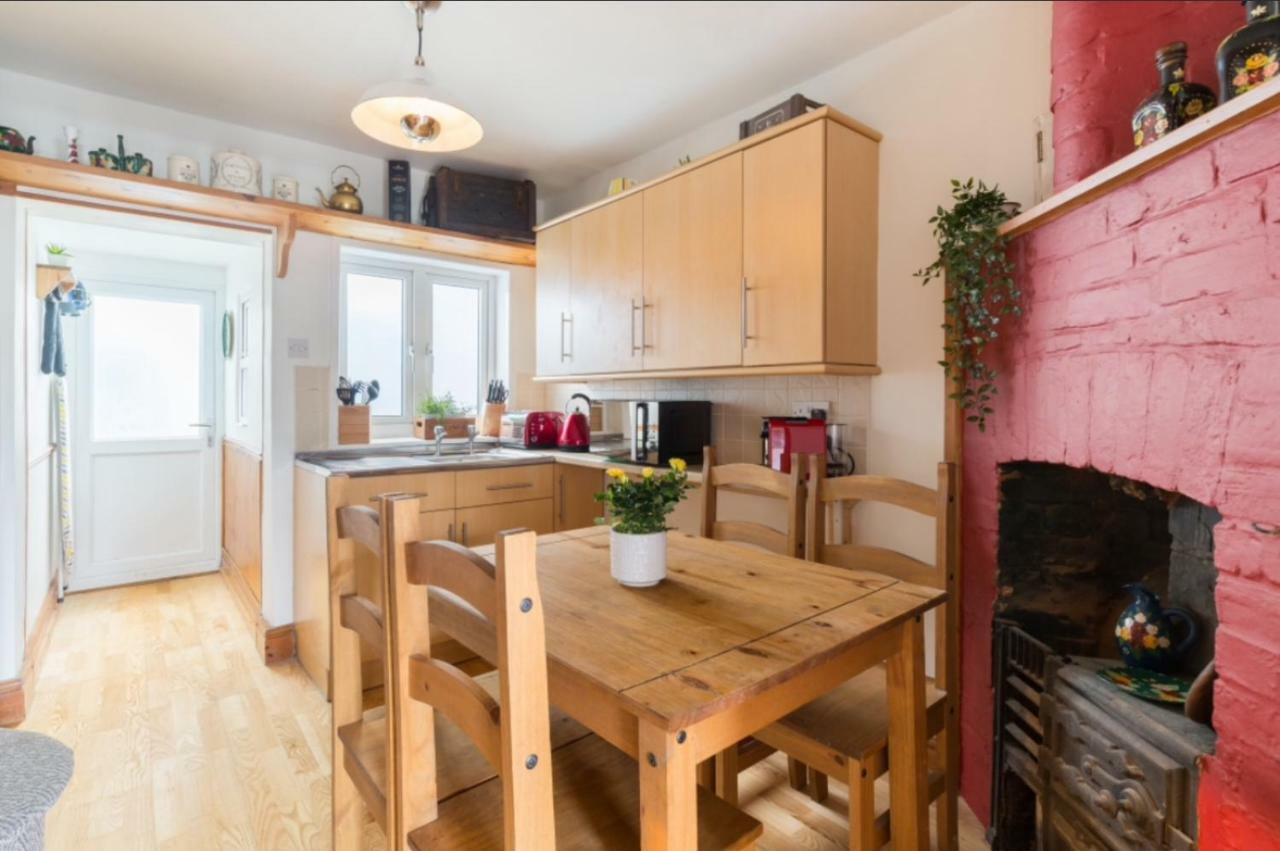 Fergies Canal Side Cottage ウォリック エクステリア 写真