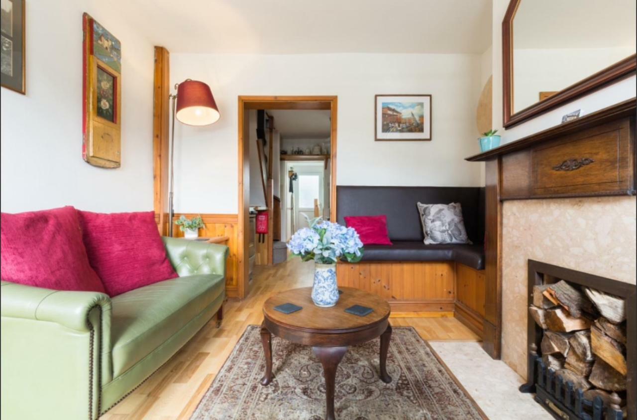 Fergies Canal Side Cottage ウォリック エクステリア 写真