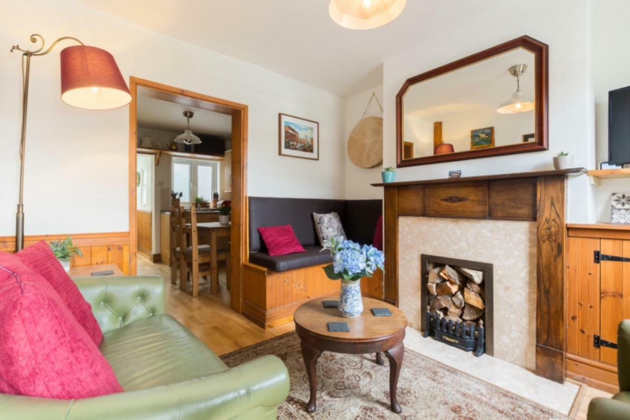 Fergies Canal Side Cottage ウォリック エクステリア 写真